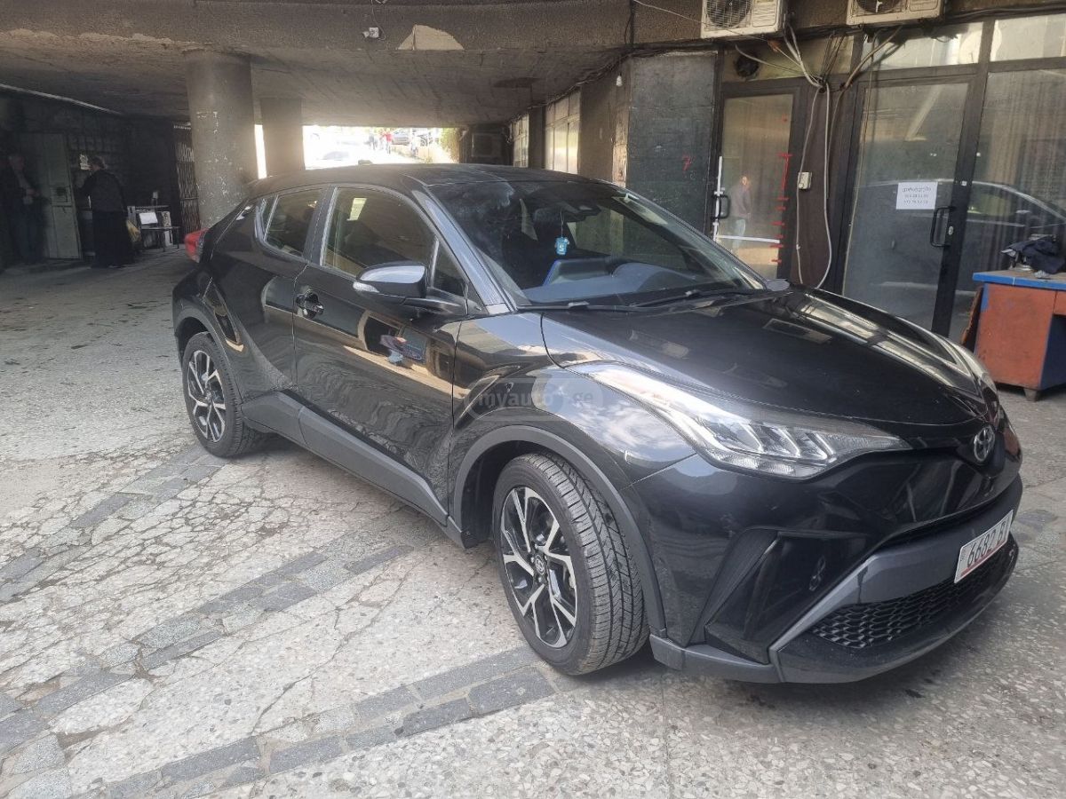 Toyota CHR - фото 1