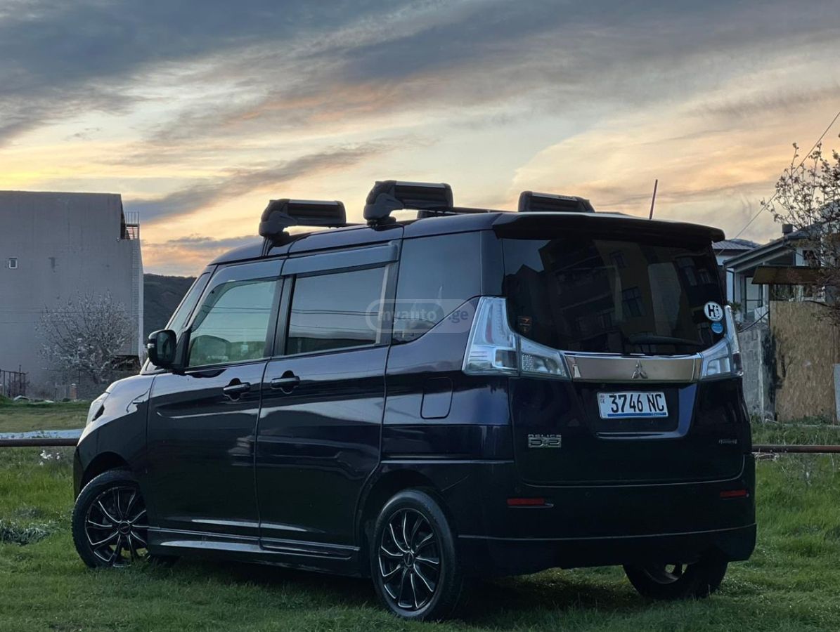 Mitsubishi Delica D2 - фото 3