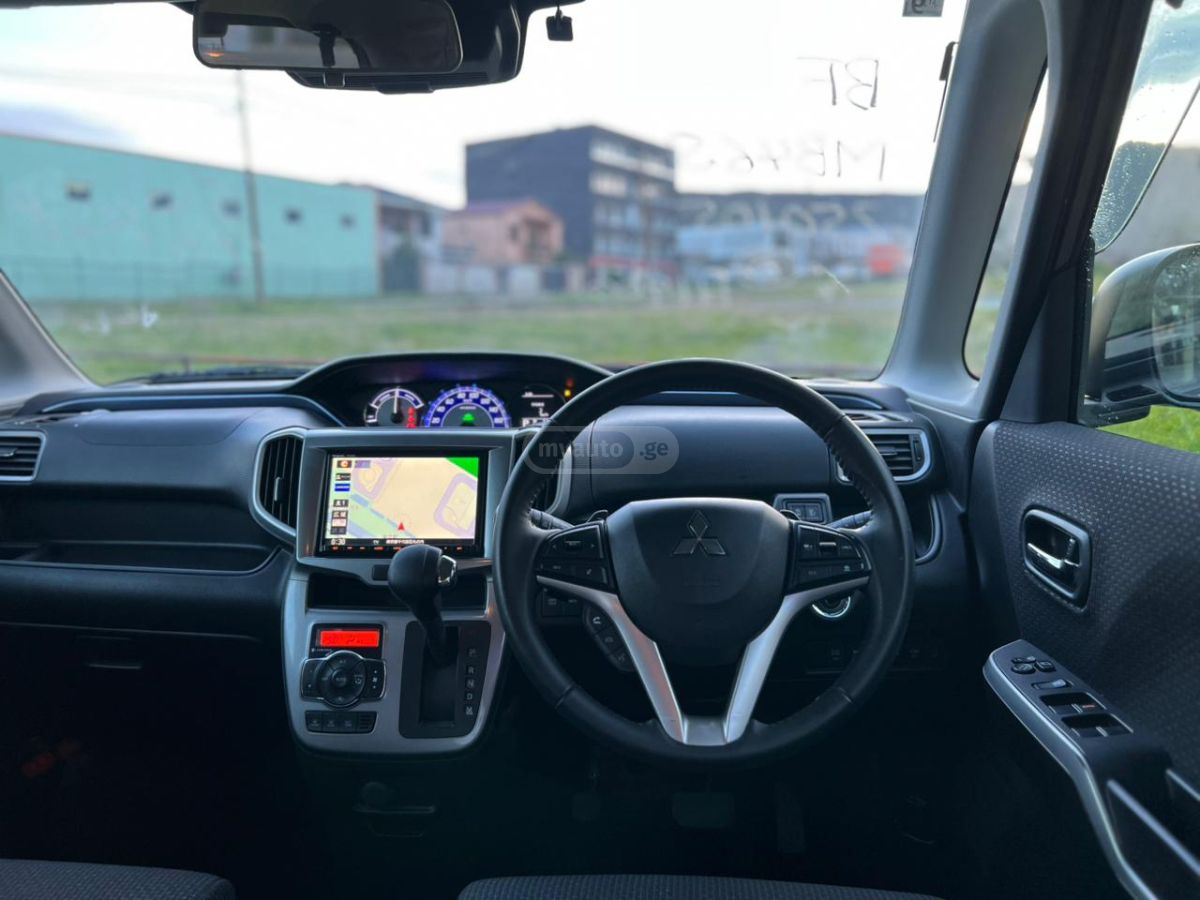 Mitsubishi Delica D2 - фото 7