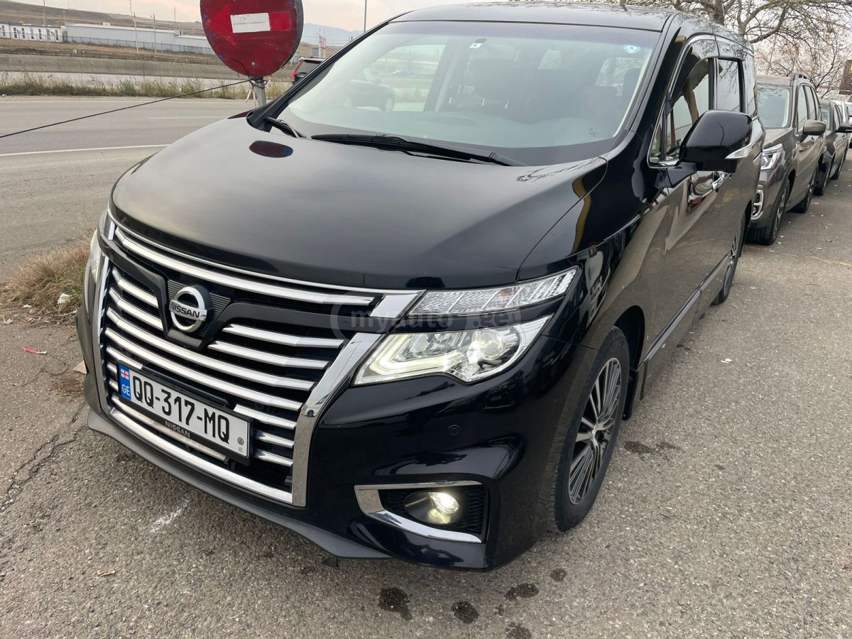 Nissan Elgrand - фото 1