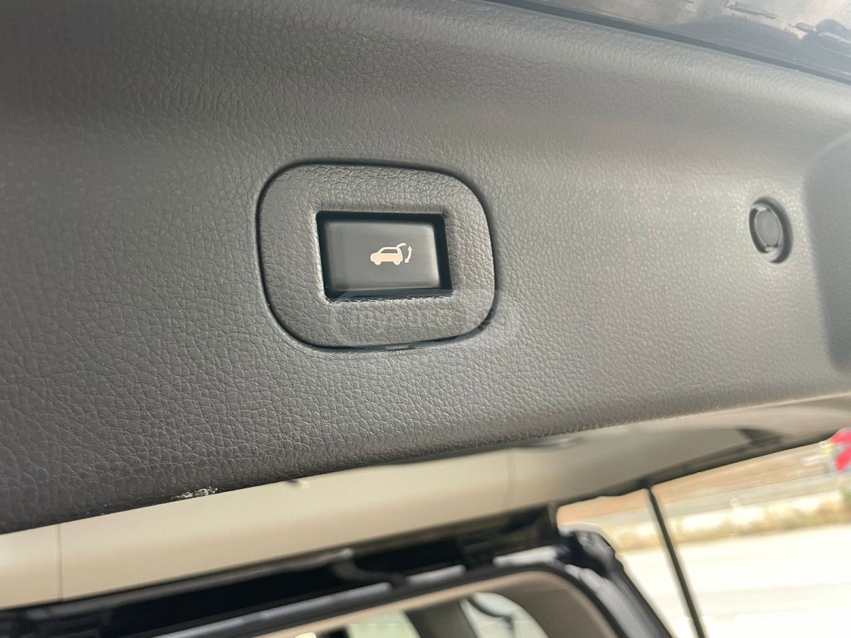 Nissan Elgrand - фото 14