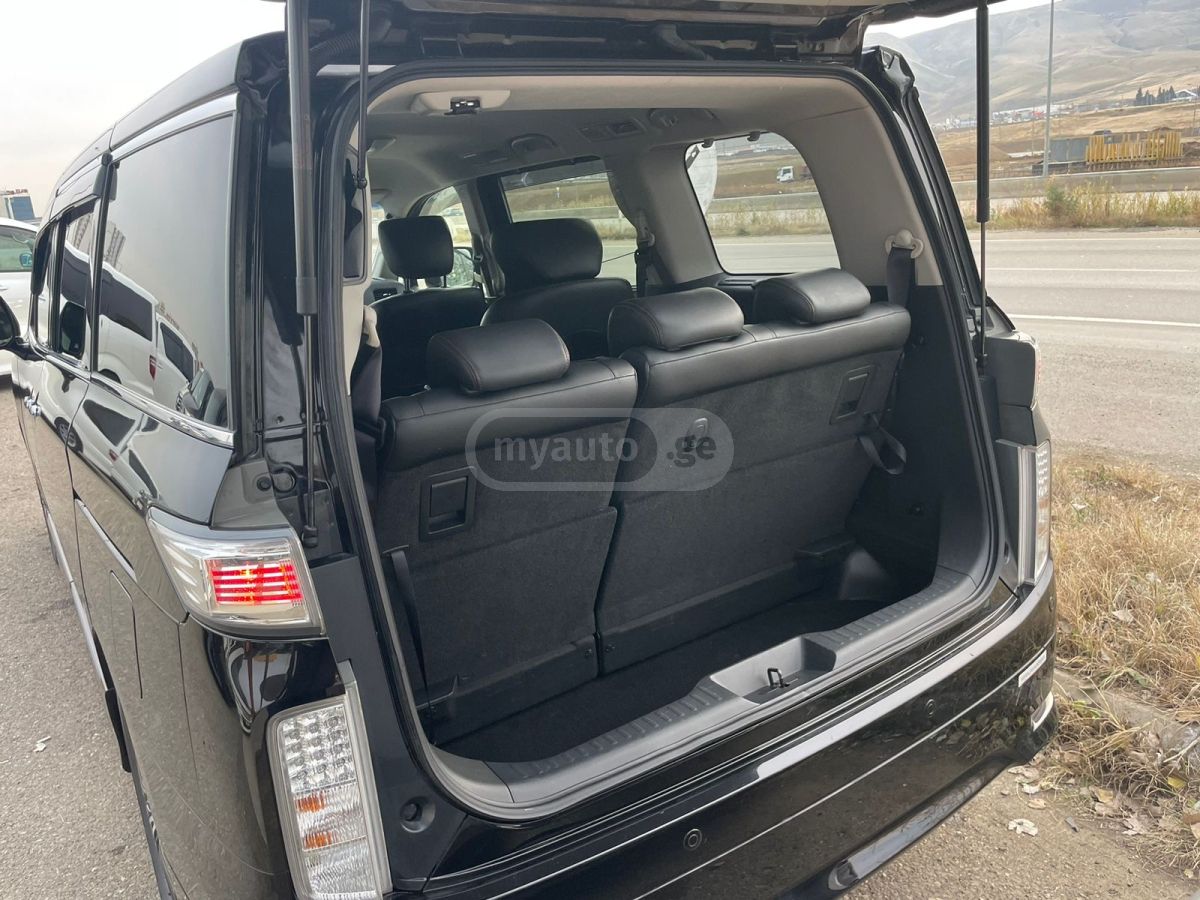 Nissan Elgrand - фото 15