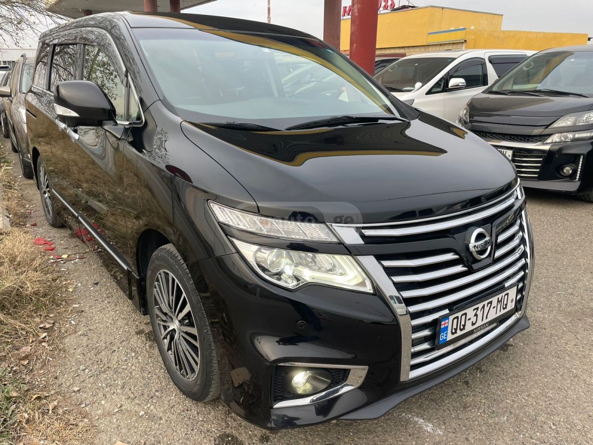 Nissan Elgrand - фото 2