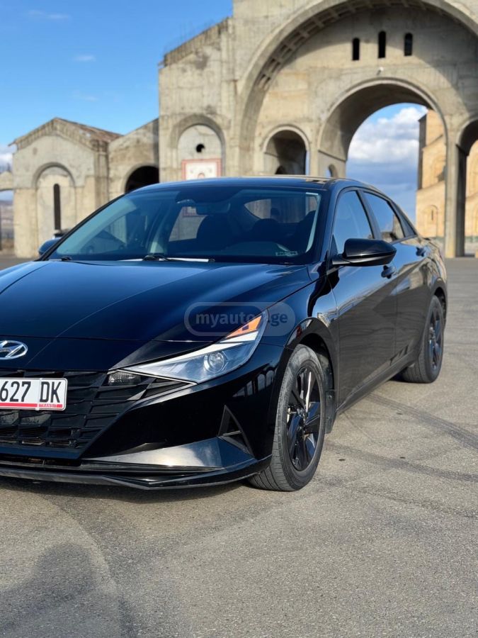 Hyundai Elantra - фото 1