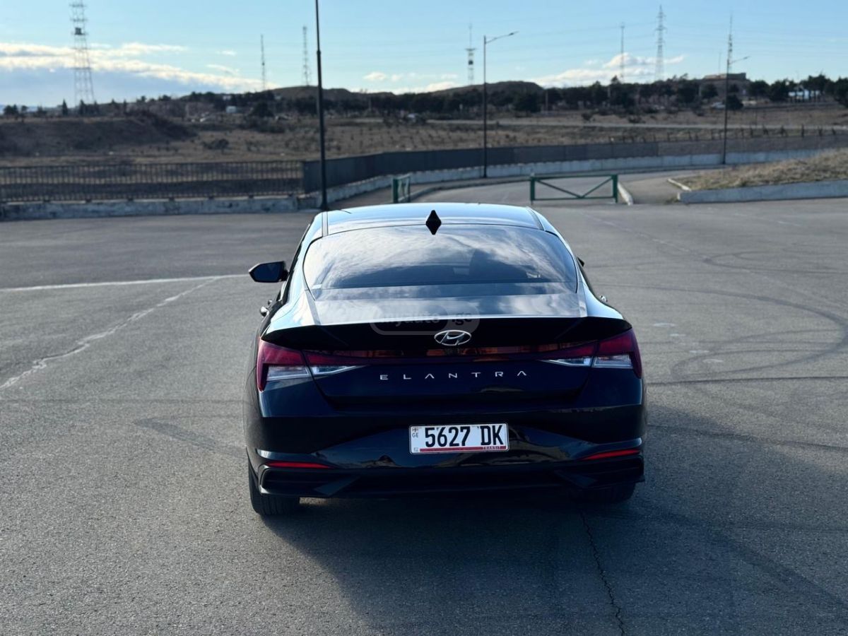 Hyundai Elantra - фото 3