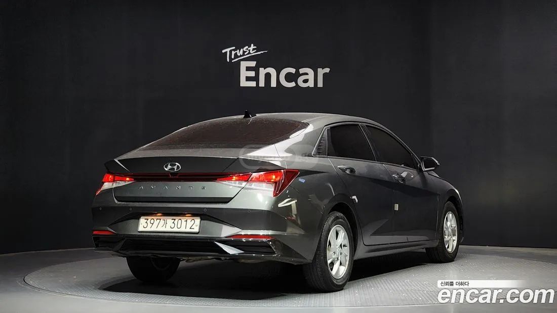 Hyundai Elantra - фото 2