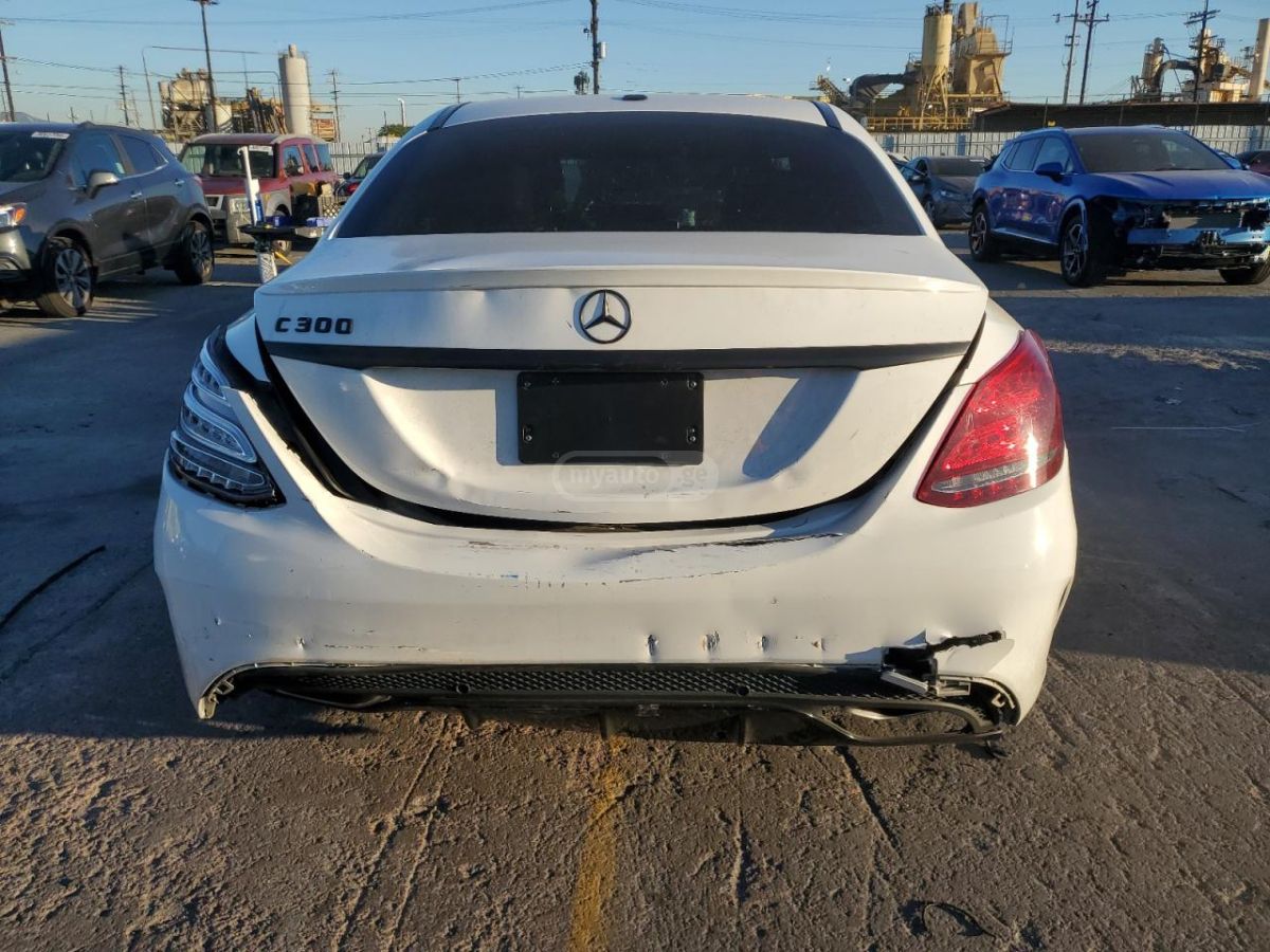 Mercedes-Benz C 300 - фото 5