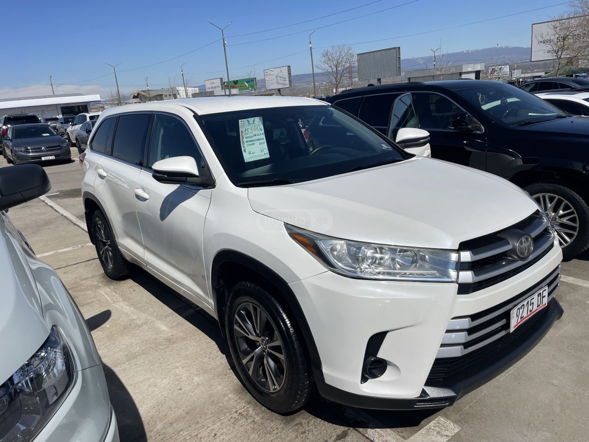 Toyota Highlander - фото 2