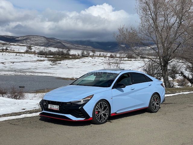 Hyundai Elantra - фото 1