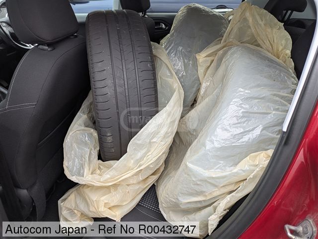 Peugeot 208 - фото 6