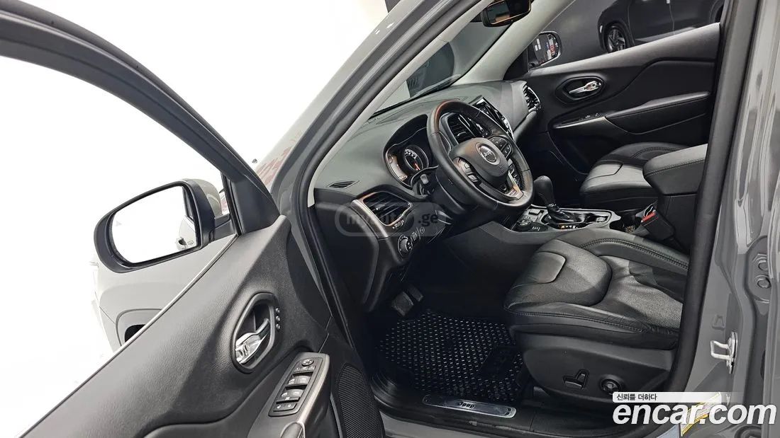 Jeep Cherokee - фото 10