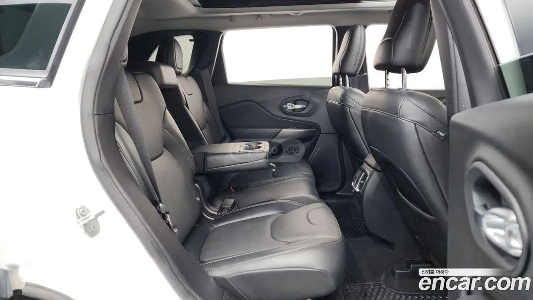 Jeep Cherokee - фото 12