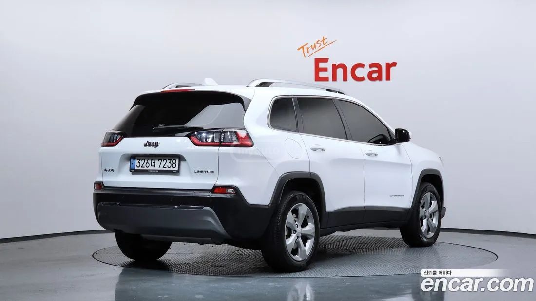 Jeep Cherokee - фото 2