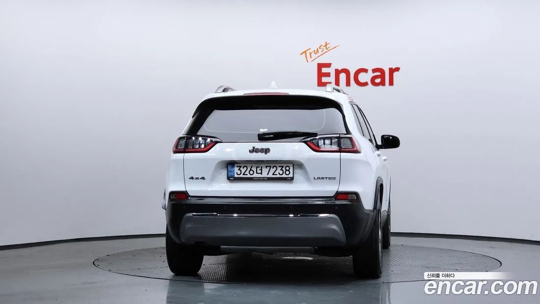 Jeep Cherokee - фото 4