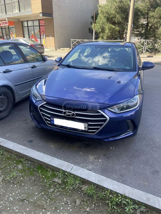 Hyundai Elantra - фото 1