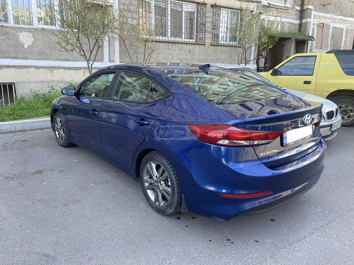 Hyundai Elantra - фото 4