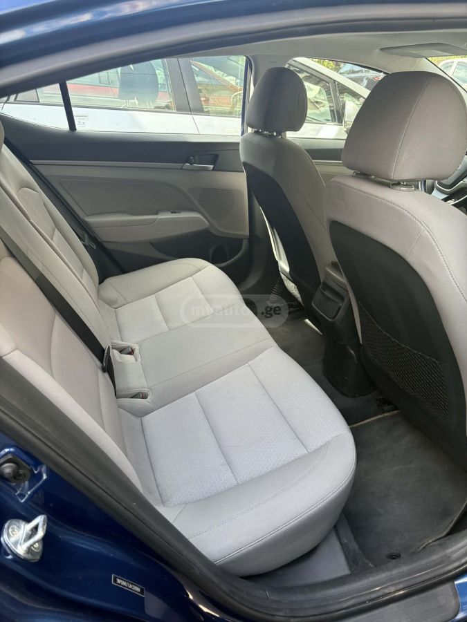 Hyundai Elantra - фото 8
