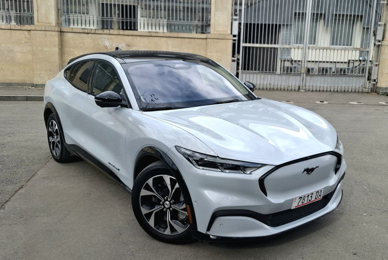 Ford Mustang Mach-E - фото 1