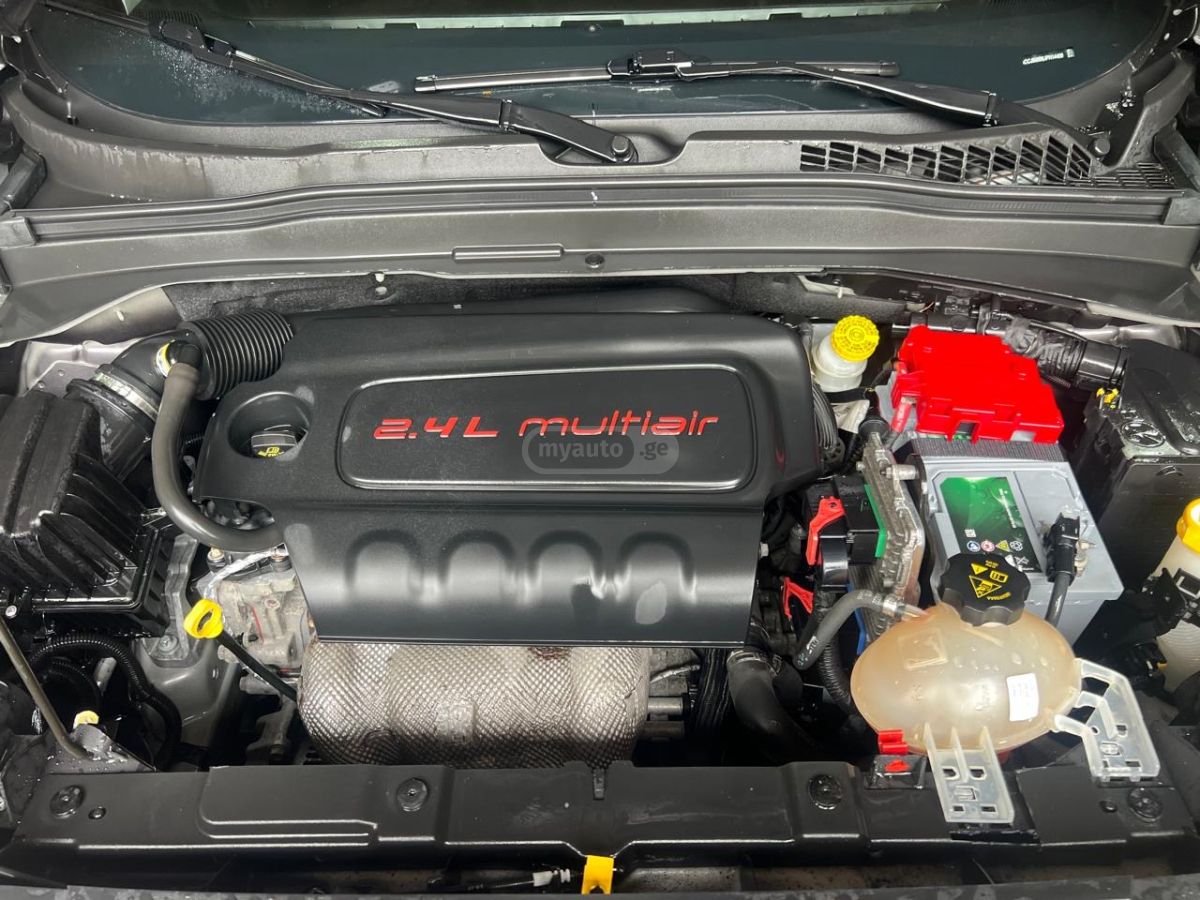 Jeep Renegade - фото 14