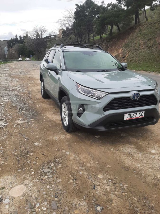 Toyota RAV 4 - фото 1