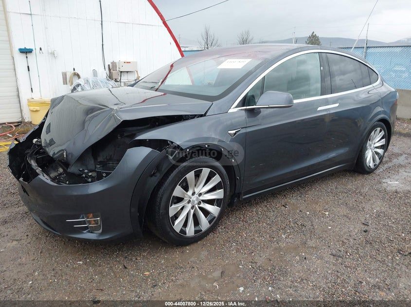 Tesla Model X - фото 1