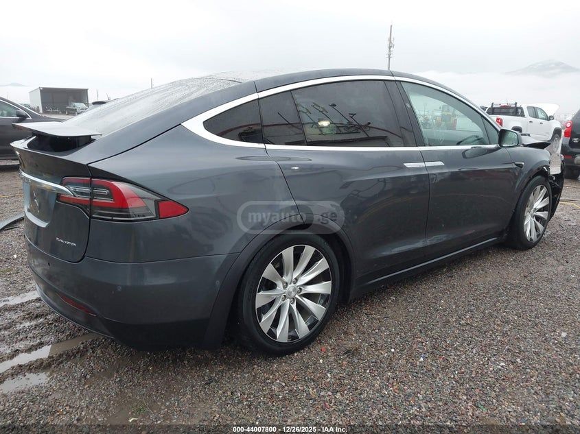 Tesla Model X - фото 3