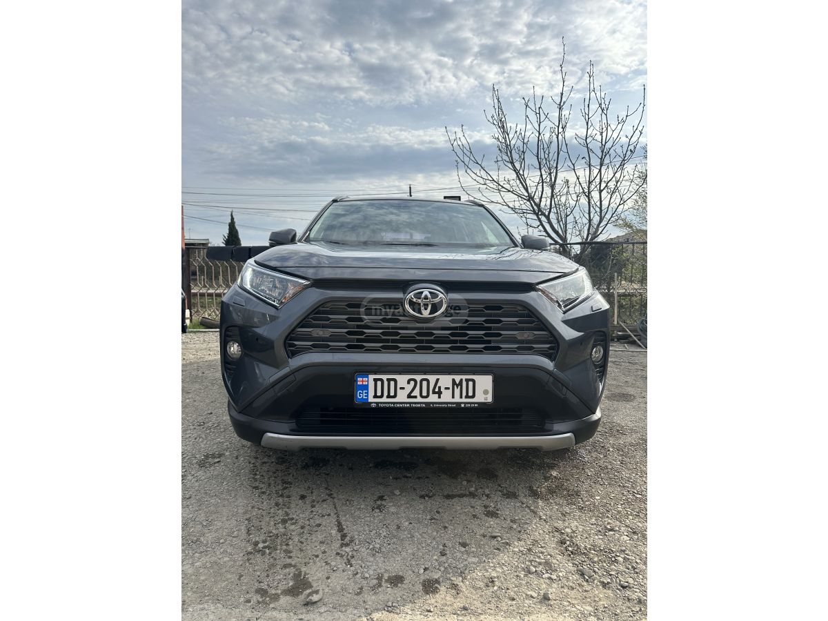 Toyota RAV 4 - фото 1
