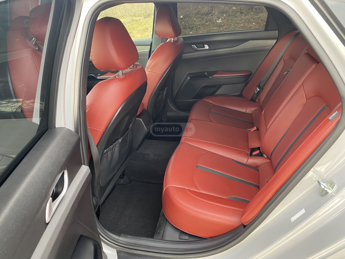 Kia K5 - фото 9