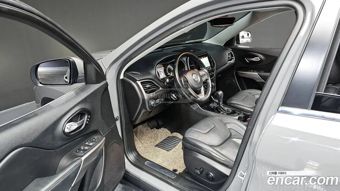 Jeep Cherokee - фото 10