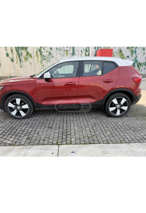 Volvo XC 40 - фото 1