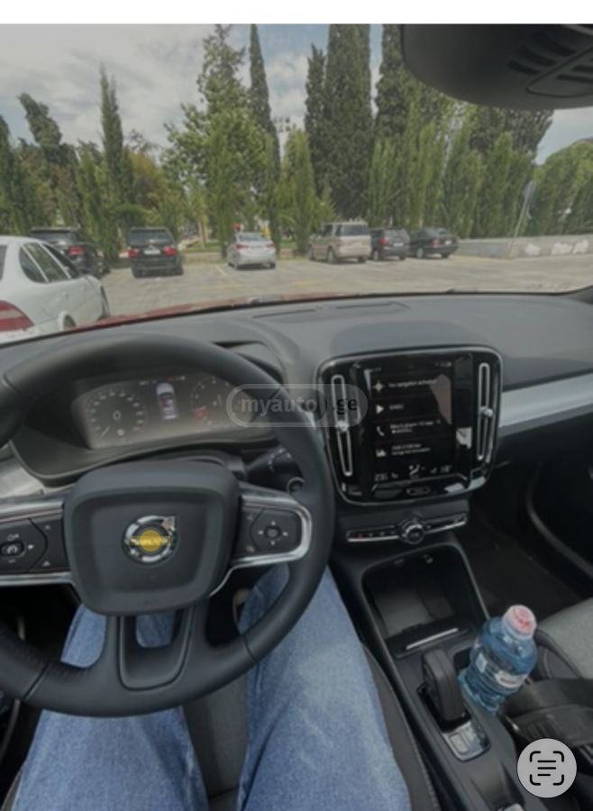 Volvo XC 40 - фото 2