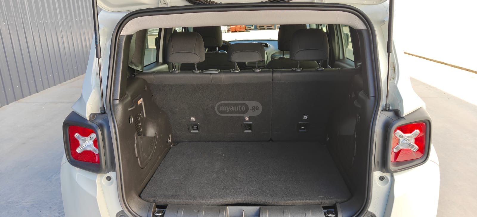 Jeep Renegade - фото 10