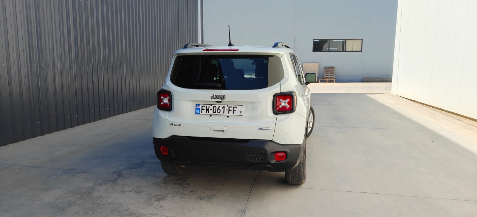 Jeep Renegade - фото 4