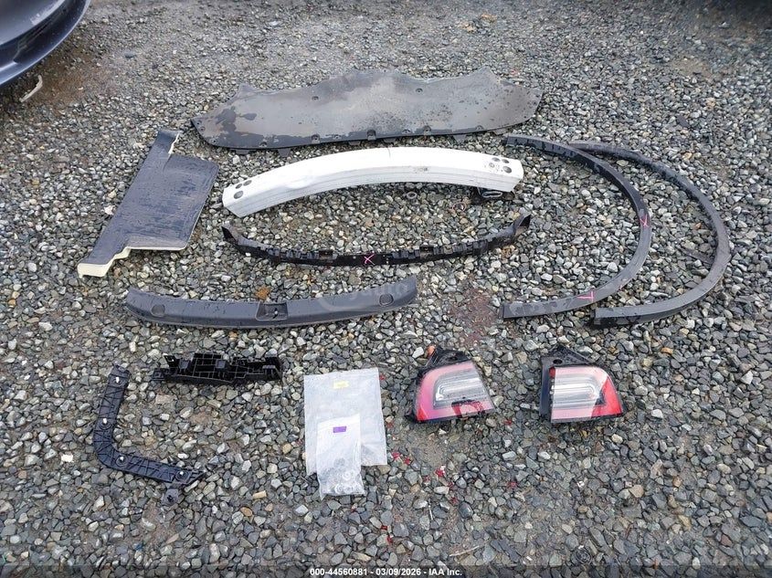 Tesla Model Y - фото 12