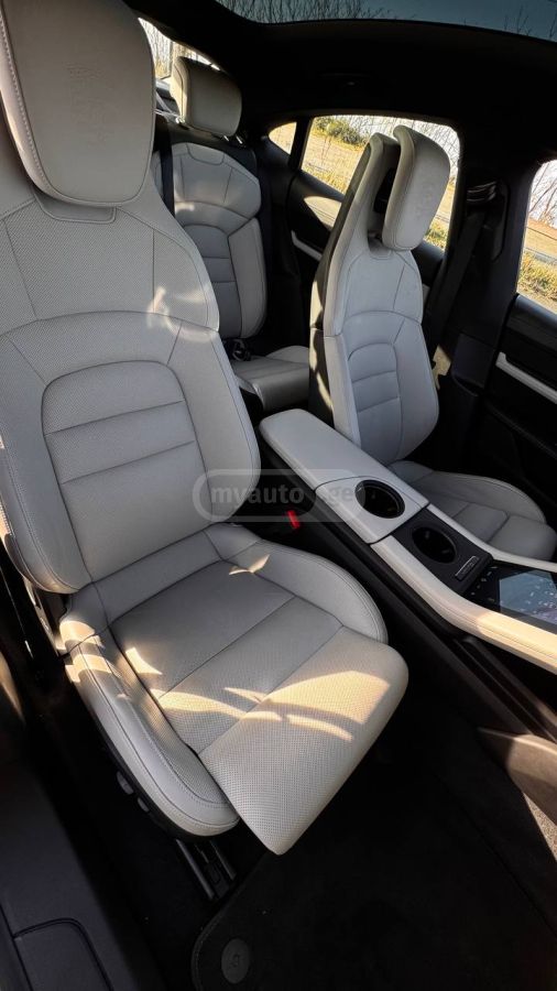 Porsche Taycan 4 S - фото 8