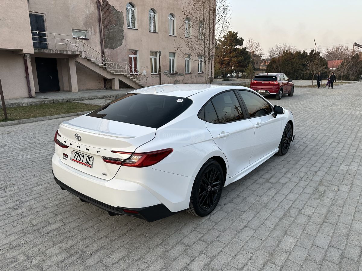 Toyota Camry - фото 4