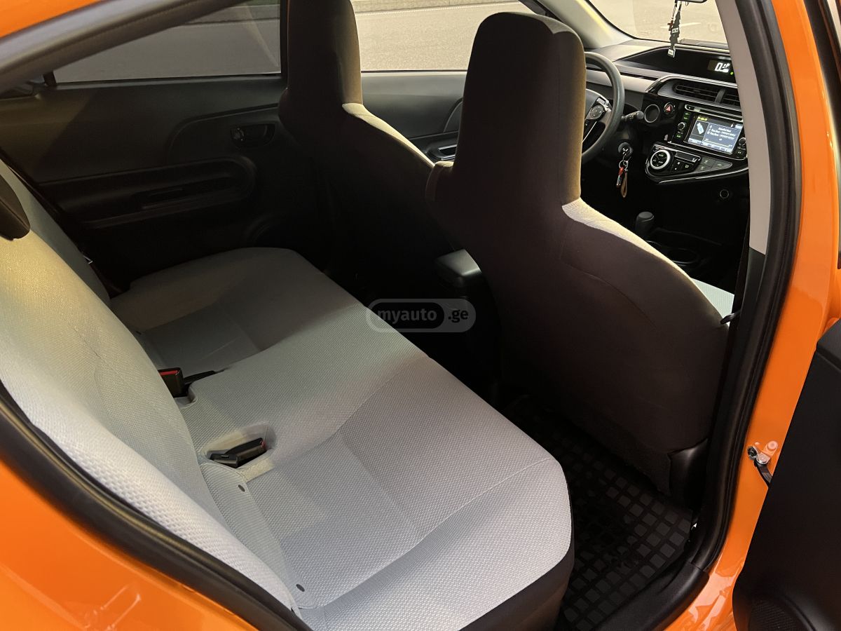 Toyota Prius C - фото 11