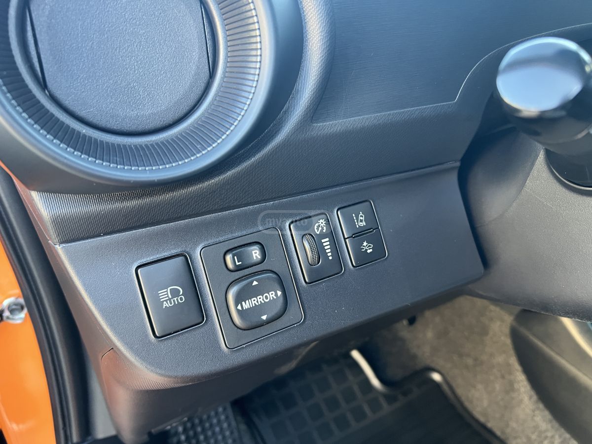 Toyota Prius C - фото 14