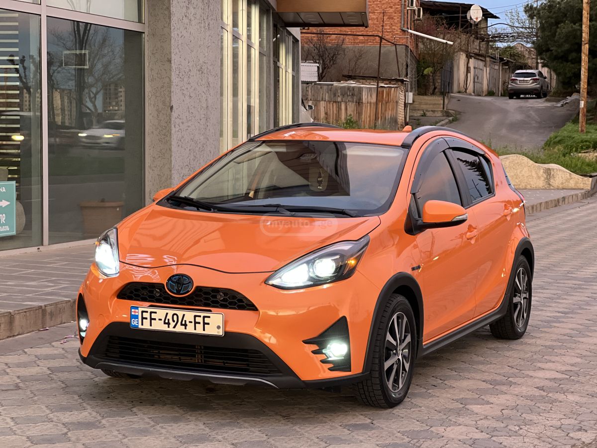 Toyota Prius C - фото 2