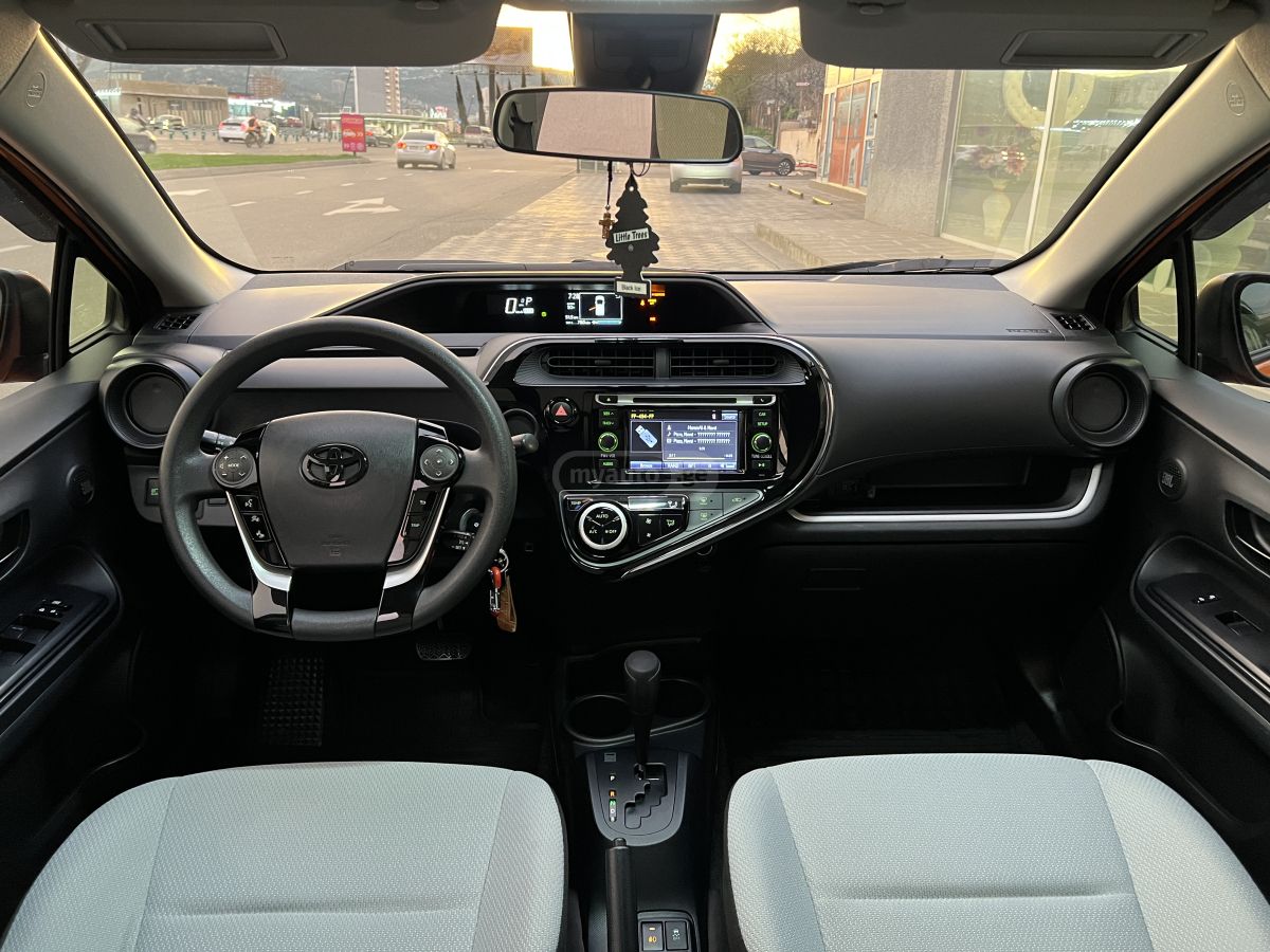 Toyota Prius C - фото 7