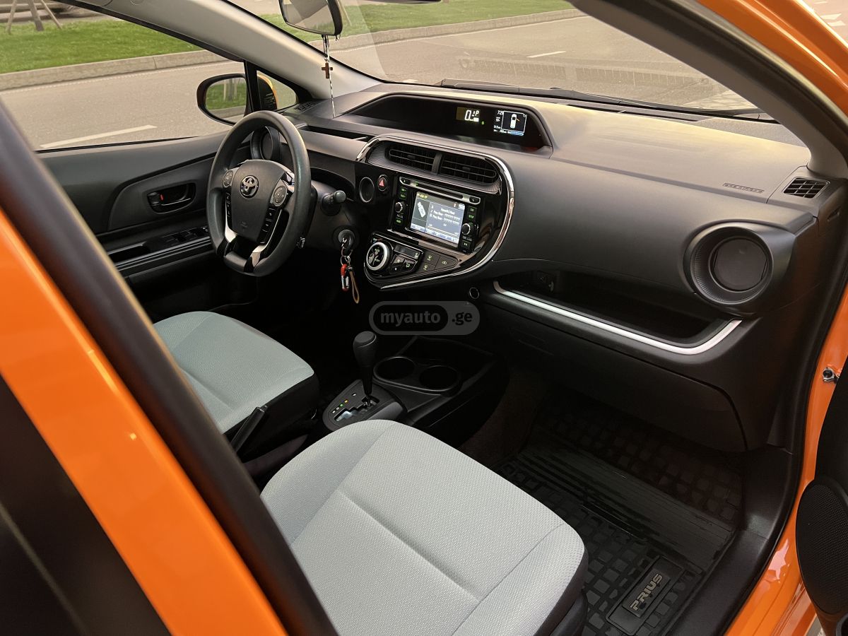 Toyota Prius C - фото 8