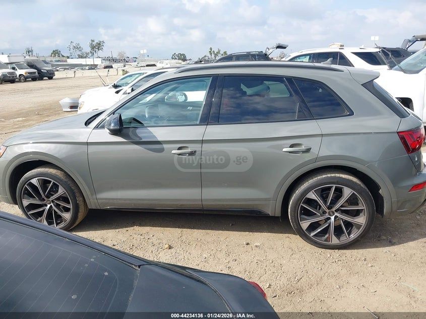 Audi SQ5 - фото 14