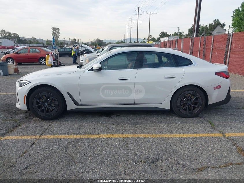 BMW i4 - фото 14