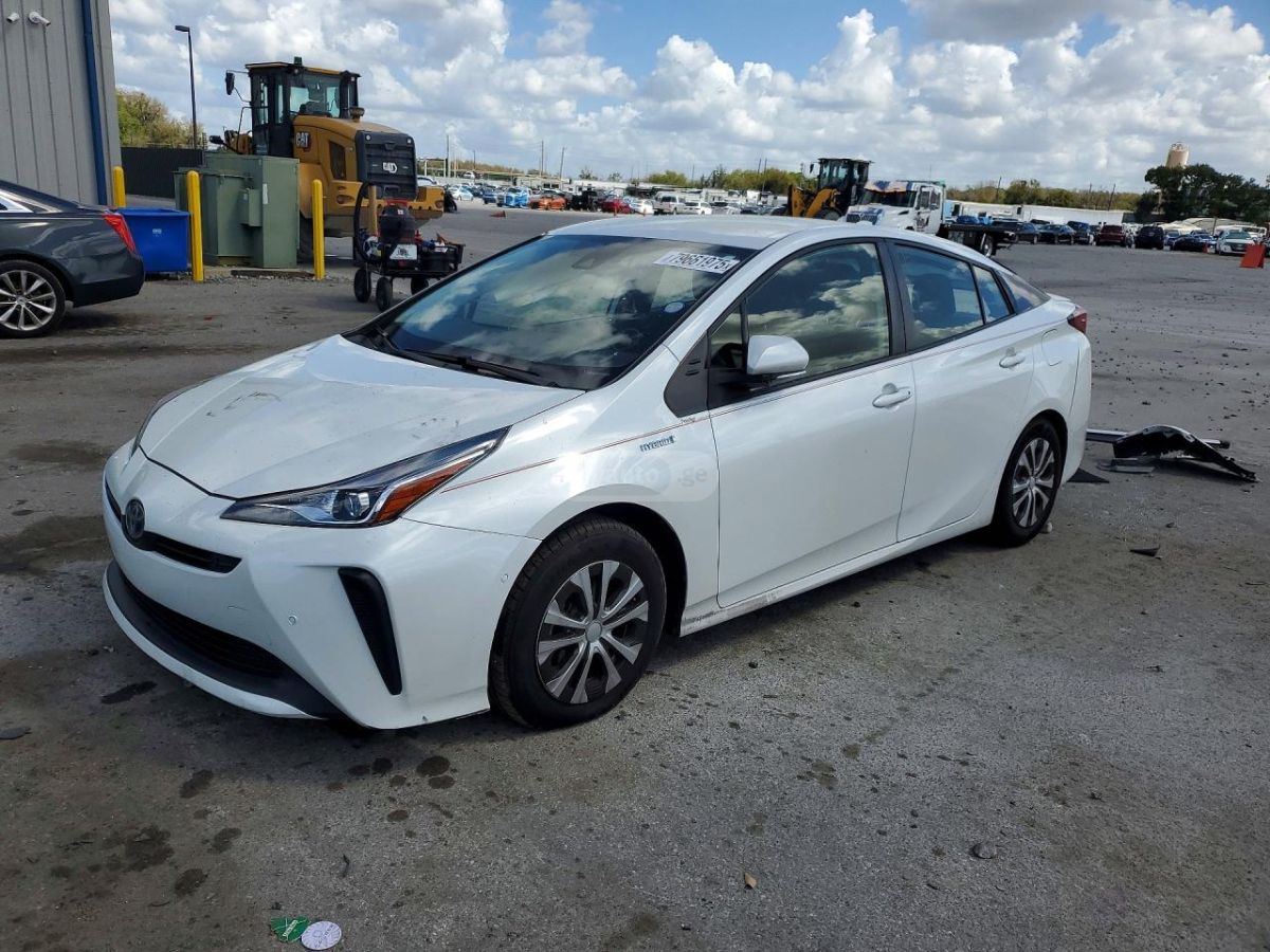 Toyota Prius - фото 1