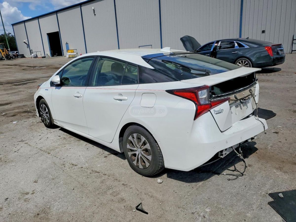 Toyota Prius - фото 2