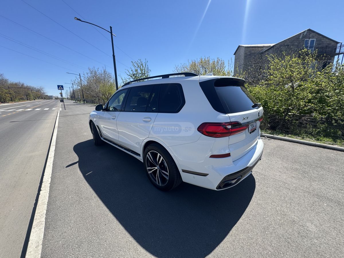 BMW X7 - фото 7