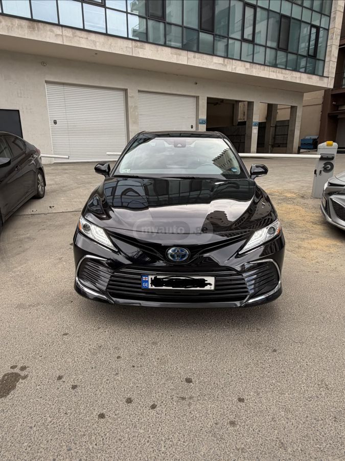 Toyota Camry - фото 1