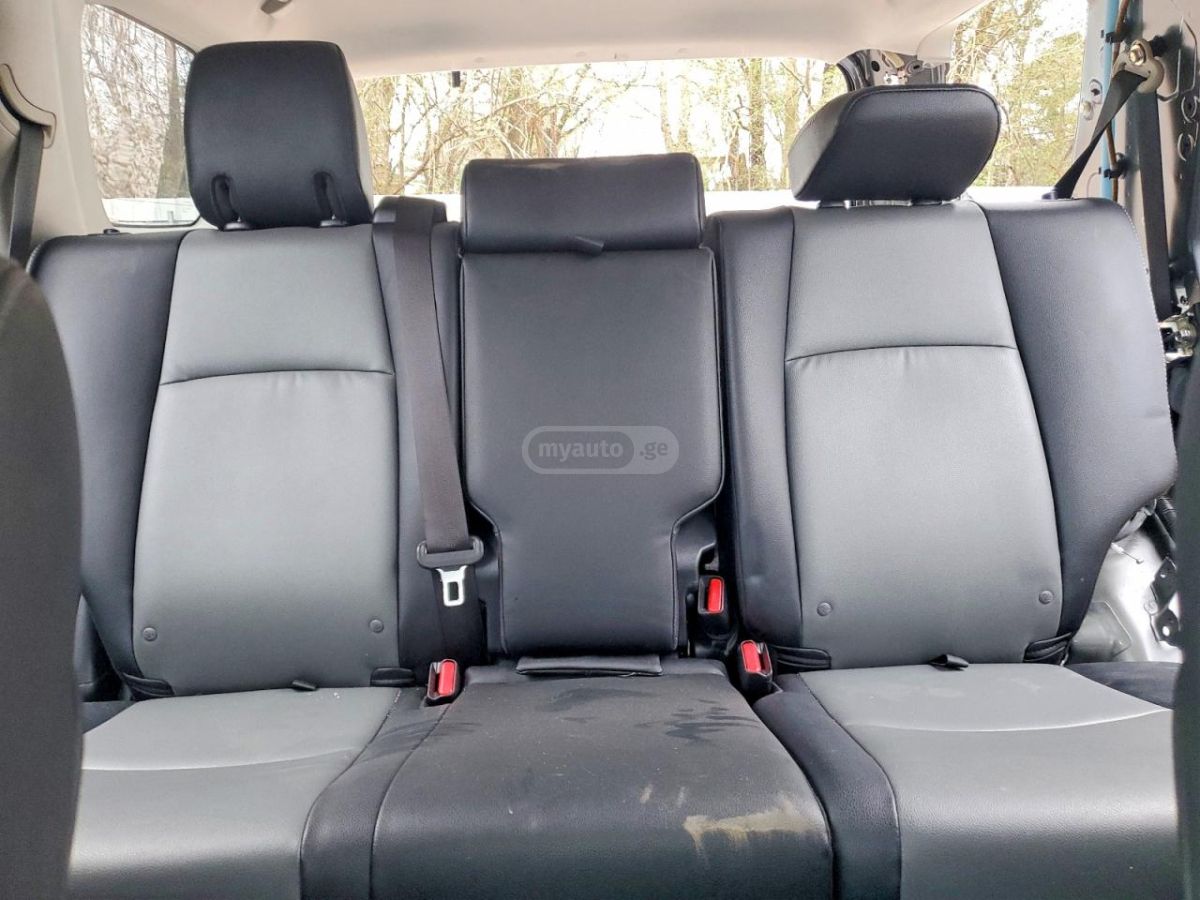 Toyota 4 Runner - фото 10