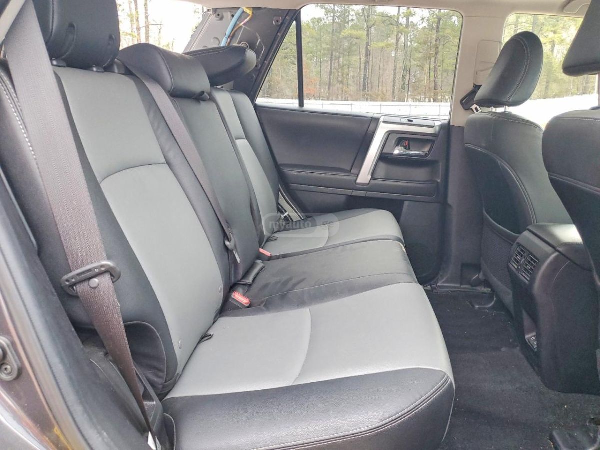 Toyota 4 Runner - фото 11