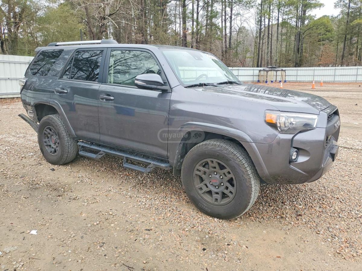 Toyota 4 Runner - фото 4